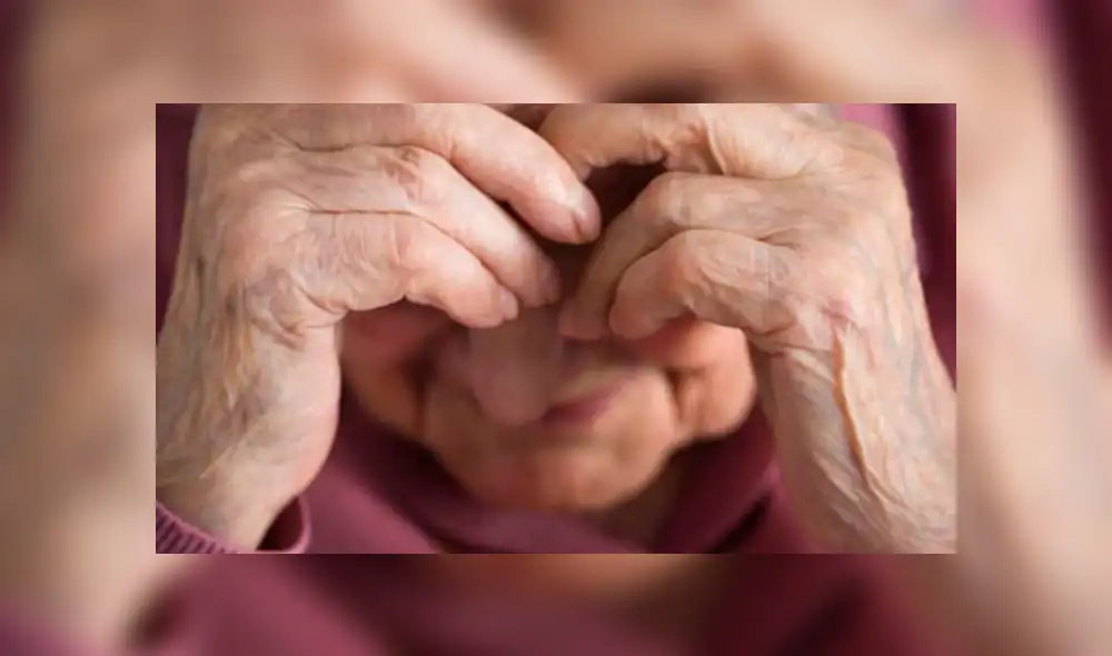 Mujer agrede a anciana Mujer agrede a anciana