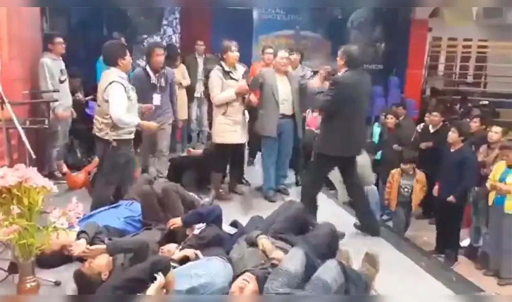 Vía Facebook: chicos quieren desenmascarar a pastor de iglesia y reciben terrible lección [VIDEO]