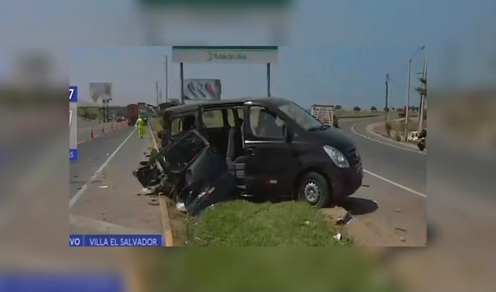 Dos muertos tras choque entre miniván y tráiler en la Panamericana Sur [VIDEO]