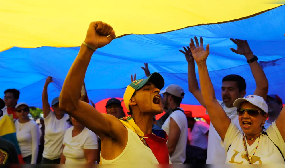 Venezuela hoy EN VIVO: 411 militares abandonan a Nicolás Maduro