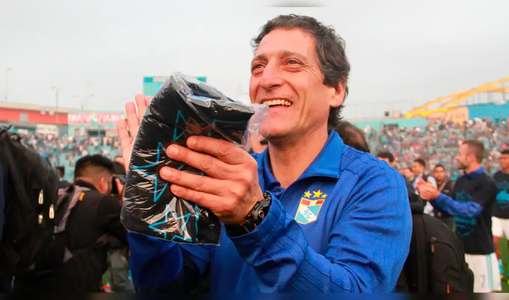 ¿Alguién de Sporting Cristal? Los tres jugadores que pidió Mario Salas para Colo Colo ¿Alguién de Sporting Cristal? Los tres jugadores que pidió Mario Salas para Colo Colo
