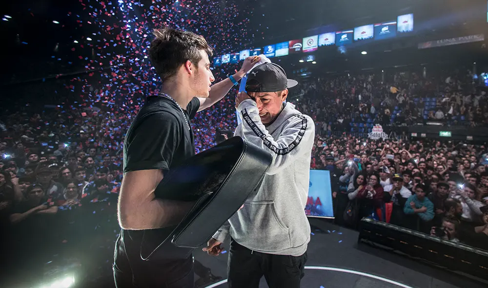 Red Bull Batalla de los Gallos Argentina 2019 EN VIVO vía Red Bull TV, YouTube y DirecTV desde el Luna Park de Buenos Aires. Red Bull Batalla de los Gallos Argentina 2019 EN VIVO vía Red Bull TV, YouTube y DirecTV desde el Luna Park de Buenos Aires.