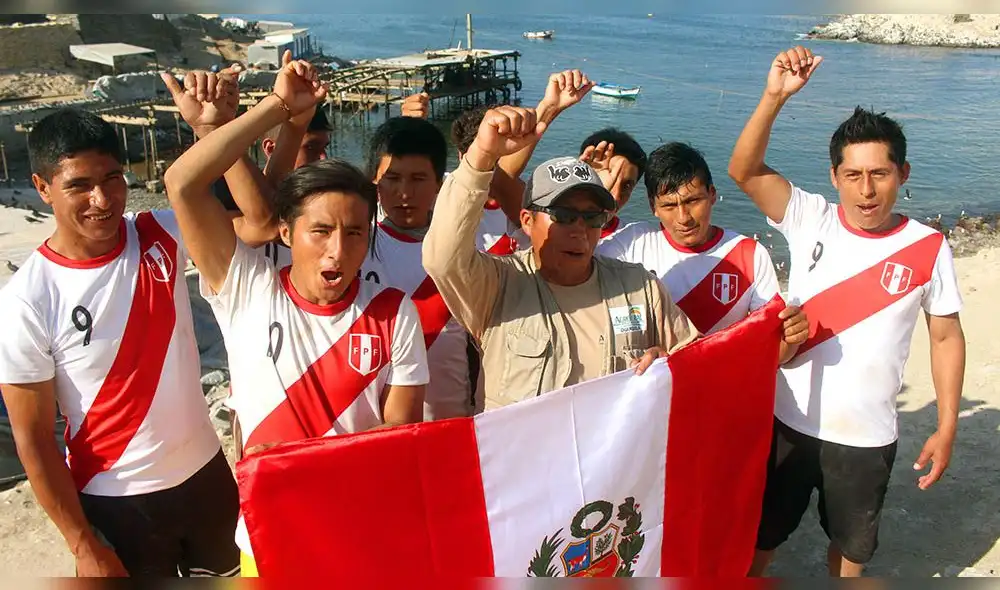 Perú vs Nueva Zelanda: trabajadores avivan a la selección Perú vs Nueva Zelanda: trabajadores avivan a la selección