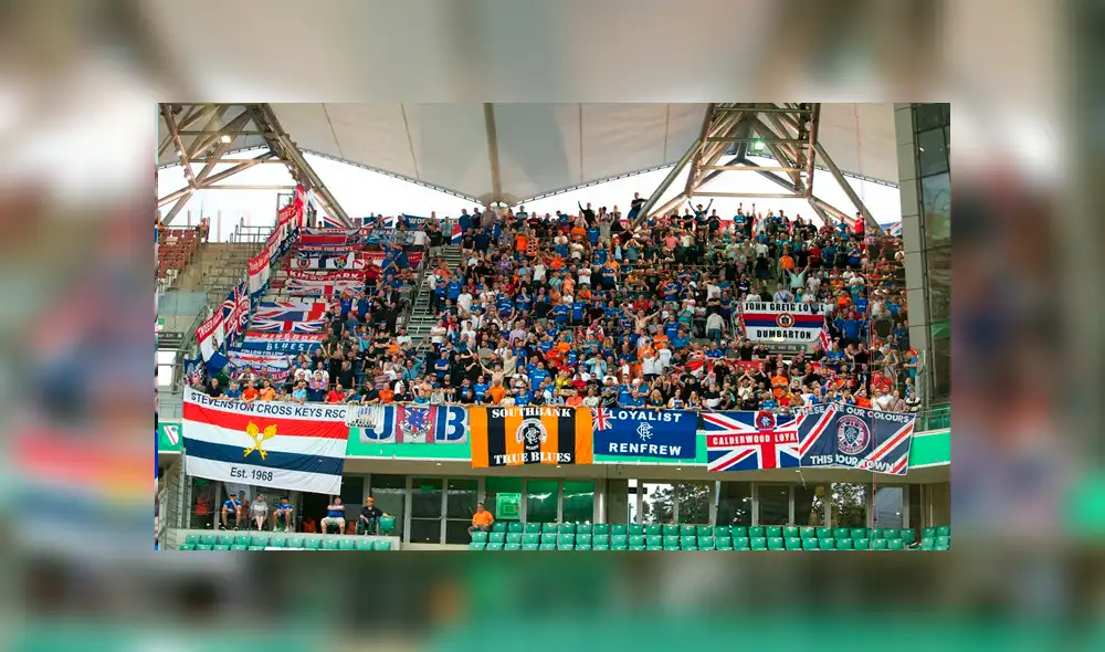 La UEFA tomó la drástica medida debido al "comportamiento racista" de algunos aficionados.