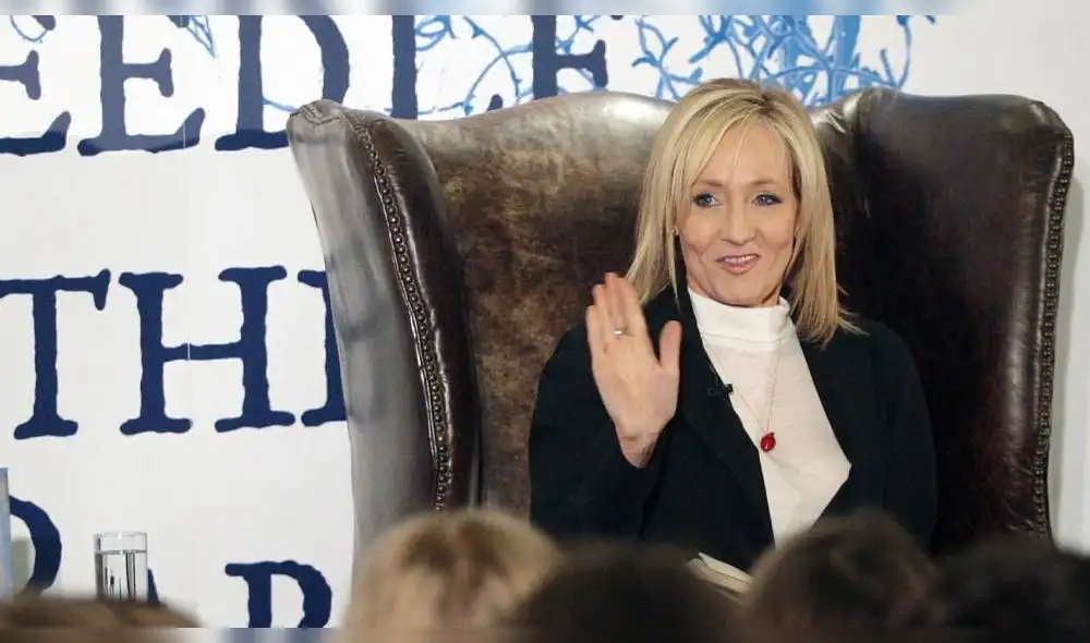 La escritora británica decidió honrar a quienes han perdido familiares por el coronavirus. (Foto: AFP) La escritora británica decidió honrar a quienes han perdido familiares por el coronavirus. (Foto: AFP)