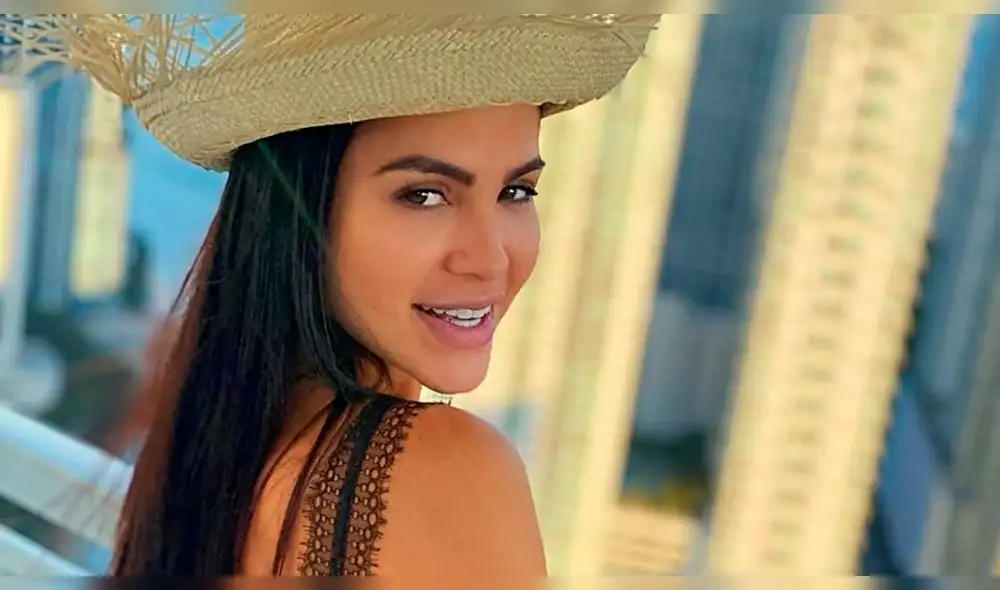 Natti Natasha enciende Instagram al anunciar en topless que grabará un video casero