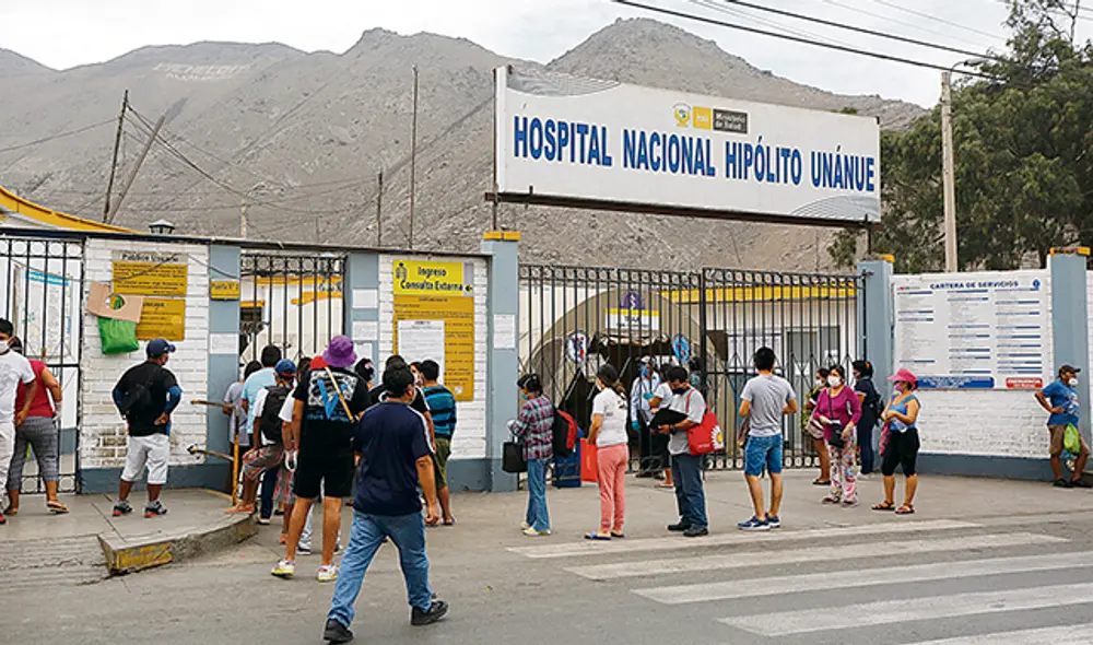 Colas. Ningún paciente derivado de hospitales ha sido atendido. Foto: Carlos Contreras. Colas. Ningún paciente derivado de hospitales ha sido atendido. Foto: Carlos Contreras.