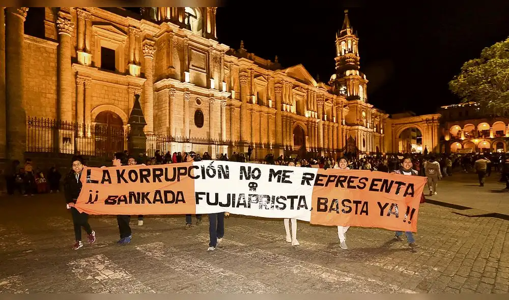 MARCHA. Por semanas, cientos de ciudadnos se congregaron en todo el Perú para marchar en contra de la corrupción cuando se destaparon los actos irregulares en el Congreso y Poder Judicial.