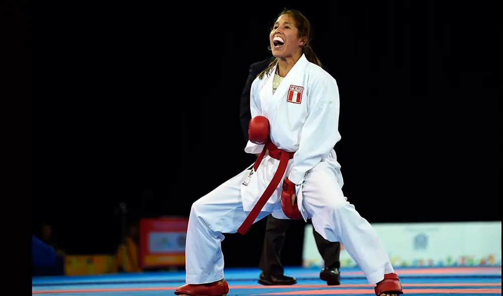 Alexandra Grande gana medalla de oro en Karate.