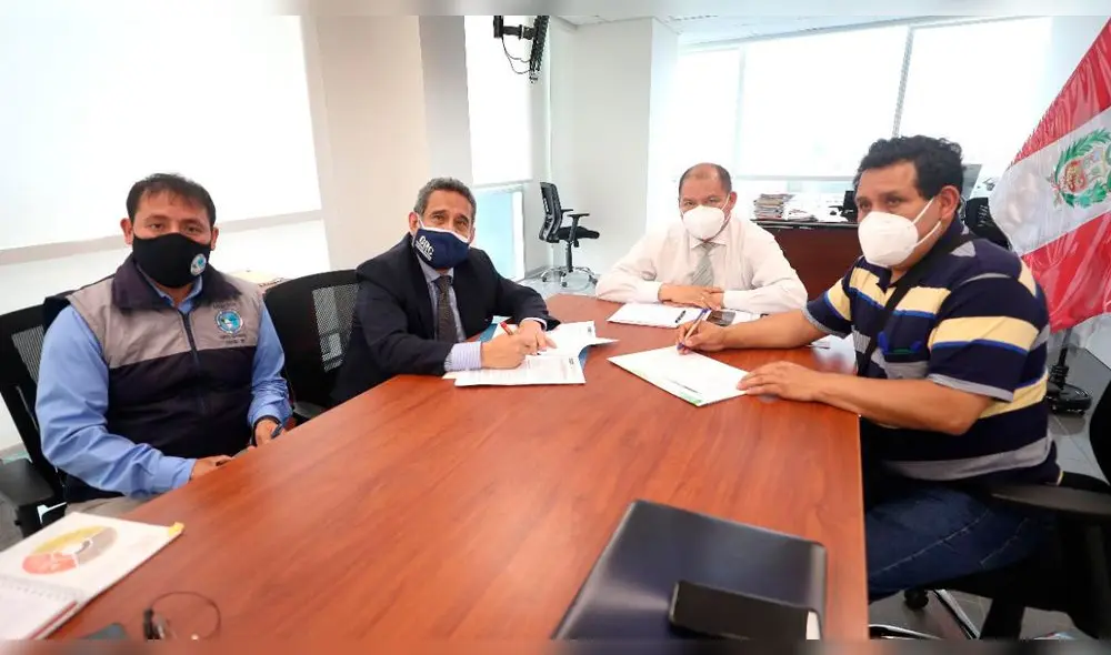 Gobernador Mesías Guevara con gente del Pronis. Gobernador Mesías Guevara con gente del Pronis.