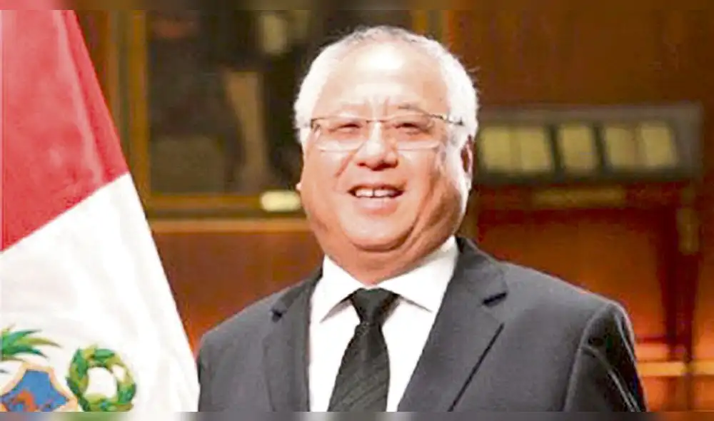 Juan C. Liu Yonsen
Ministro de Energía y Minas
Moqueguano, ingeniero mecánico-eléctrico egresado de la UNI. Posee una maestría en Administración de Negocios en la Universidad ESAN. Trabajó en el Ministerio de Energía y Minas y Proinversión. Integró el equipo que hizo el estudio de factibilidad del proyecto hídrico Pasto Grande, en Moquegua, en los ochenta. Fue consultor en diferentes entidades. Juan C. Liu Yonsen
Ministro de Energía y Minas
Moqueguano, ingeniero mecánico-eléctrico egresado de la UNI. Posee una maestría en Administración de Negocios en la Universidad ESAN. Trabajó en el Ministerio de Energía y Minas y Proinversión. Integró el equipo que hizo el estudio de factibilidad del proyecto hídrico Pasto Grande, en Moquegua, en los ochenta. Fue consultor en diferentes entidades.