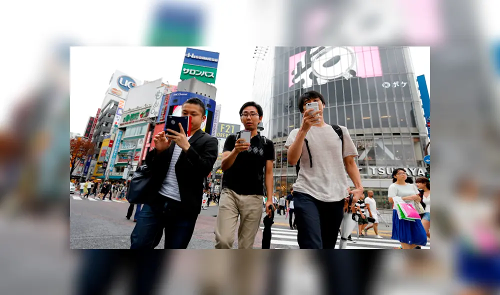 El futuro reglamento no prevé sanciones contra aquellos que no puedan despegar la mirada de sus móviles inteligentes. El futuro reglamento no prevé sanciones contra aquellos que no puedan despegar la mirada de sus móviles inteligentes.