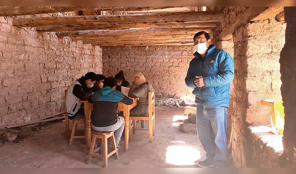 ayuda. Estudiantes de secundaria usan ambiente a medio construir para poder estudiar. ayuda. Estudiantes de secundaria usan ambiente a medio construir para poder estudiar.