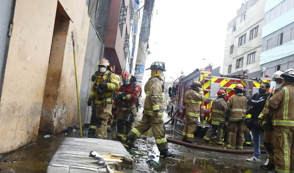 Incendio terminó con tres heridos en la zona. Foto: Félix Contreras / La República