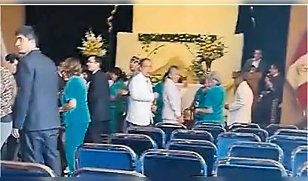 DELATADOS. Video revela cómo trabajadores se divertían. DELATADOS. Video revela cómo trabajadores se divertían.