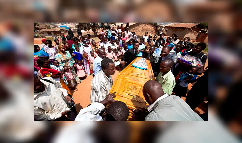 Mueren seis personas por impacto de rayo en pleno funeral Mueren seis personas por impacto de rayo en pleno funeral