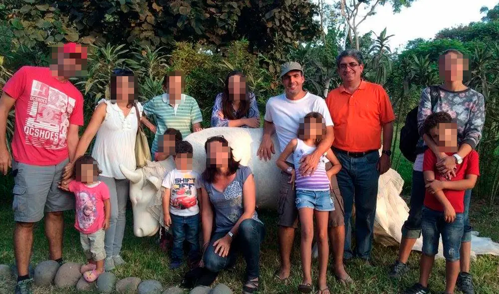 21 de mayo de 2017. Javier Bisso López de Romañana (al centro con gorra) junto con su cuñado José Luis Sardón (camisetaroja) 21 de mayo de 2017. Javier Bisso López de Romañana (al centro con gorra) junto con su cuñado José Luis Sardón (camisetaroja)