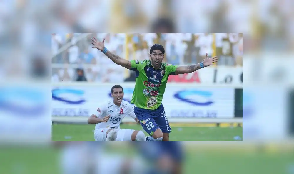 Sebastián “Loco” Abreu aceptó dirigir a club centroamericano, pero sin retirarse