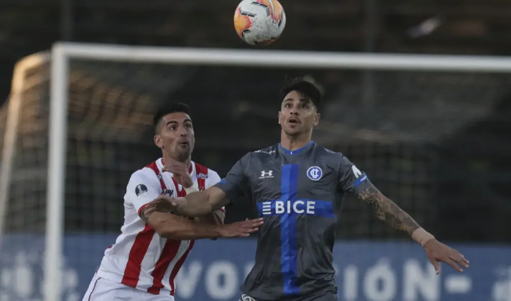 Zampedri abrió el marcador para la U. Católica. Foto: AFP