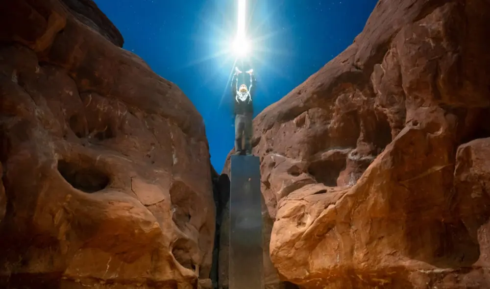 Ross Bernards tomó fotografías antes de que el monolito fuera llevado. Foto: Instagram /Ross Bernards Ross Bernards tomó fotografías antes de que el monolito fuera llevado. Foto: Instagram /Ross Bernards