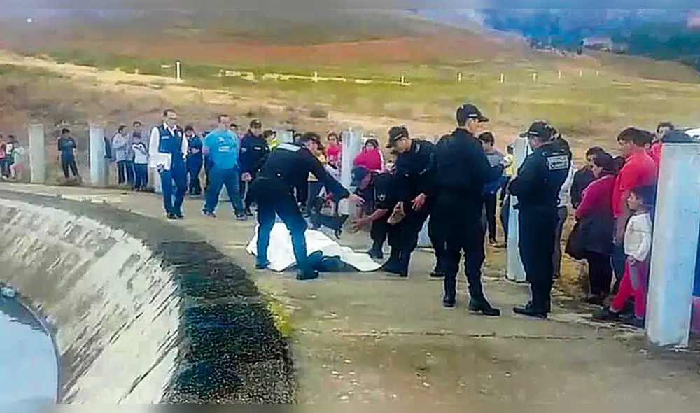 PNP rescató cadáveres. PNP rescató cadáveres.