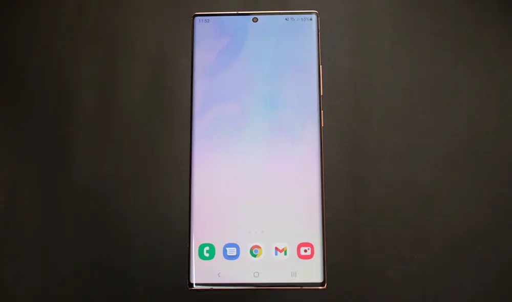 Pantalla curvada Dynamic AMOLED de 6,9 pulgadas y resolución Quad HD+. Foto: Carol Larrain