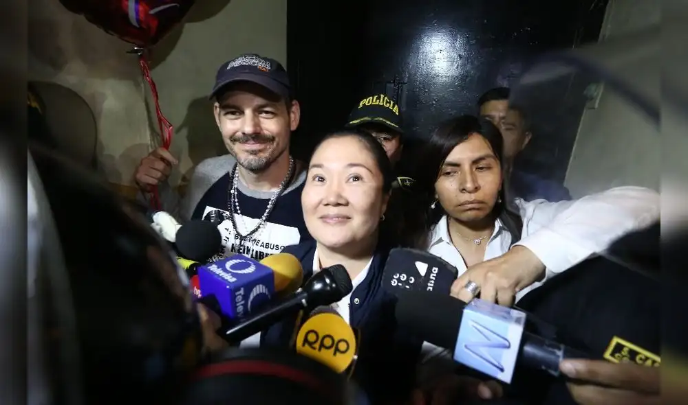 Mark Vito, Keiko Fujimori y Giulliana Loza el día de su primera liberación. Foto: La República. Mark Vito, Keiko Fujimori y Giulliana Loza el día de su primera liberación. Foto: La República.