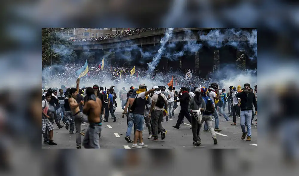 Represión durante masivas protestas contra Maduro deja 35 muertos y 850 detenidos