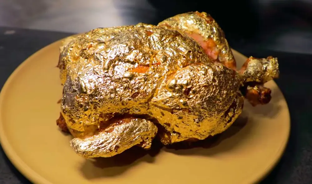 Desliza las imágenes para conocer un poco más sobre este pollo a la brasa bañado en oro de 24 quilates. Foto: captura de YouTube/iOA