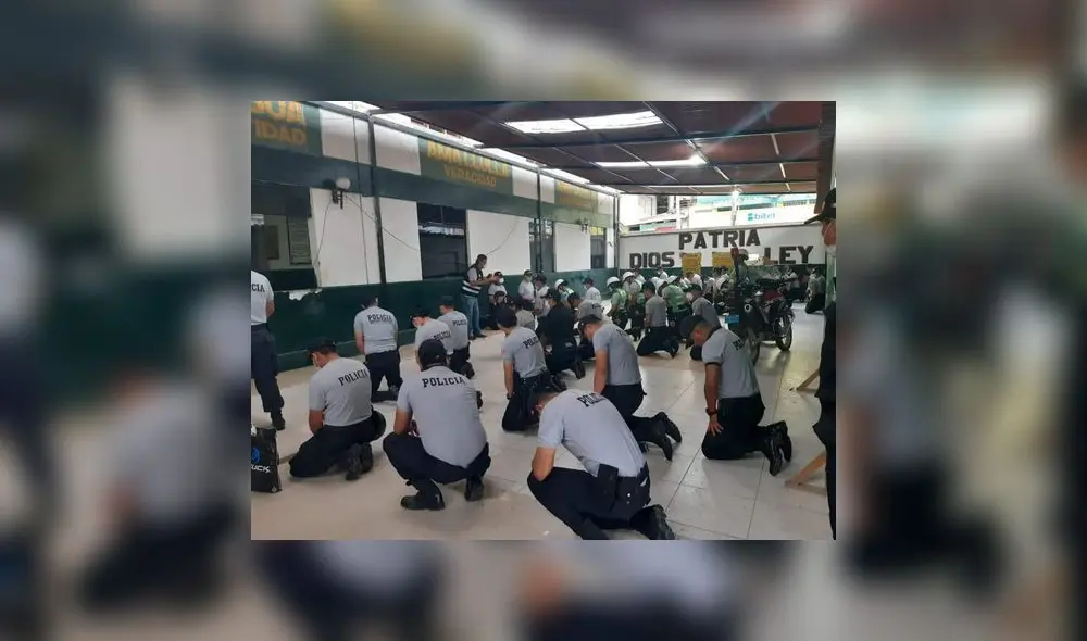 Policías rezan Policías rezan