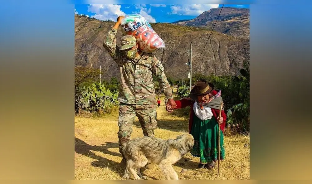 Cabo del Ejército Peruano ayudó a humilde anciana a trasladarse en Apurímac. Cabo del Ejército Peruano ayudó a humilde anciana a trasladarse en Apurímac.