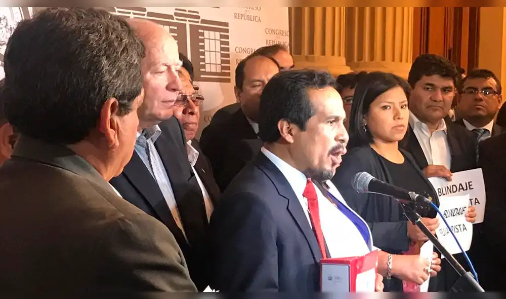 Morales acusa a "dictadura fujiaprista" por pedido de suspensión a Dammert Morales acusa a "dictadura fujiaprista" por pedido de suspensión a Dammert