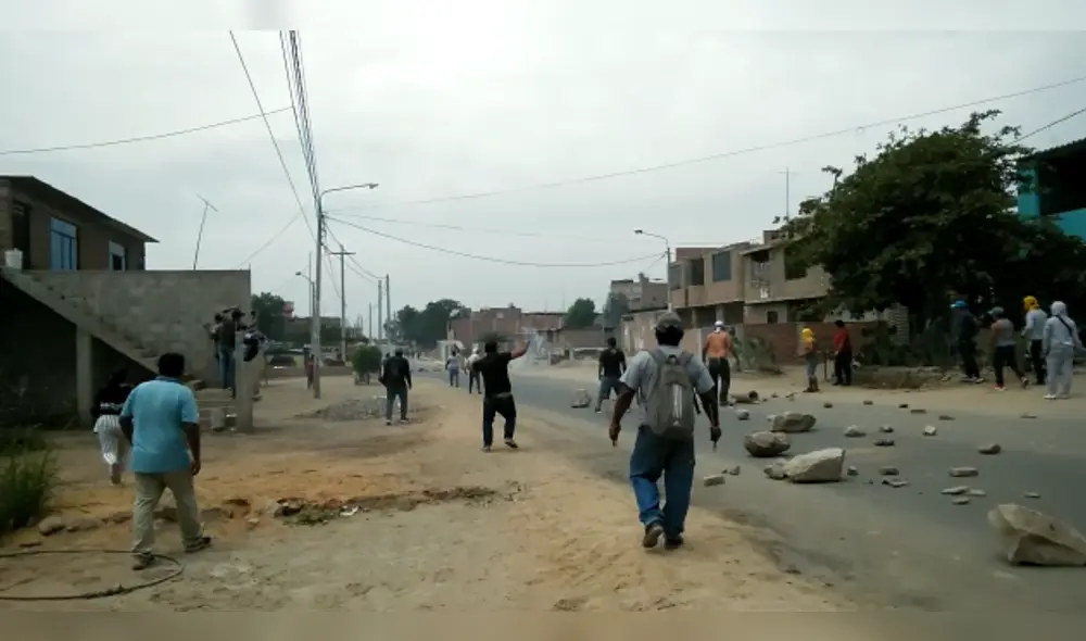 Enfrentamientos entre trabajadores de Pucalá y PNP.