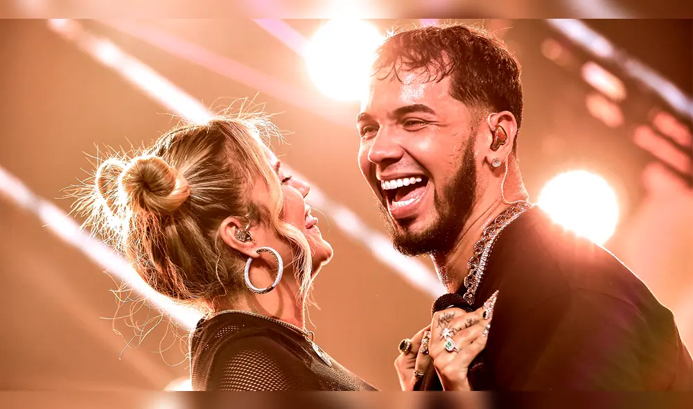 Karol G muestra de más con sensual vestido en el Latin Billboard 2019