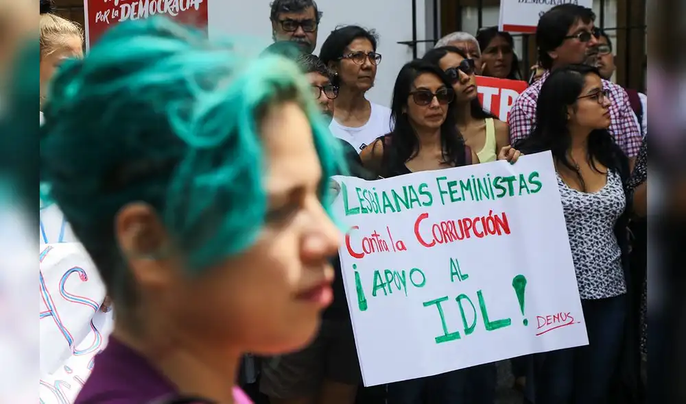 Plantón en solidaridad a IDL por arremetida fujimorista [FOTOS]