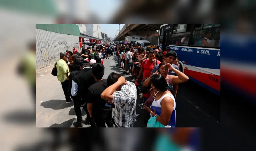 Gamarra: transeúntes hacen largas colas para ingresar [FOTOS]