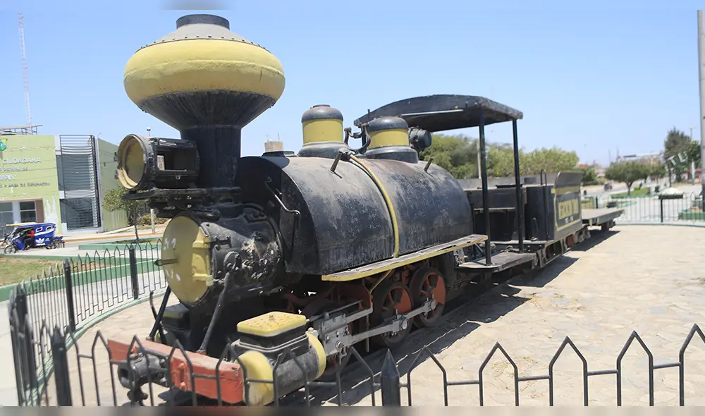 Locomotora. Reliquia usada en el siglo pasado para el transporte de la caña de
azúcar de los campos a la fábrica y a los puertos. (Foto: Clinton Medina).
