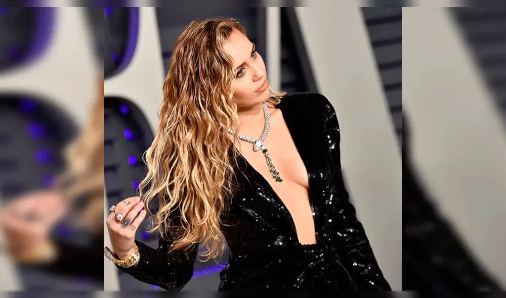 Miley Cyrus recibe duros comentarios tras posar desnuda junto a un perro [VIDEO]