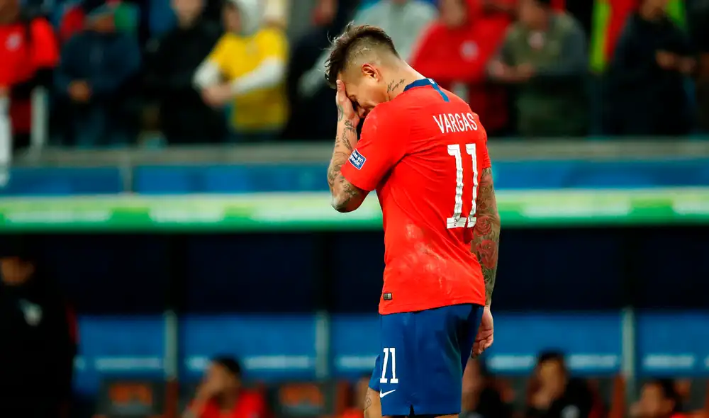Eduardo Vargas es el centro de las críticas en Chile por pifiar penal ante Gallese
