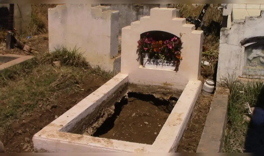 Junín: más de 80 nichos colapsaron por inundación del Cementerio "Juan Pablo II" Junín: más de 80 nichos colapsaron por inundación del Cementerio "Juan Pablo II"