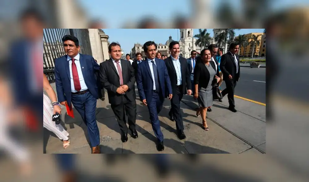 Congresistas de cuatro bancadas se reunieron con Vicente Zeballos Congresistas de cuatro bancadas se reunieron con Vicente Zeballos