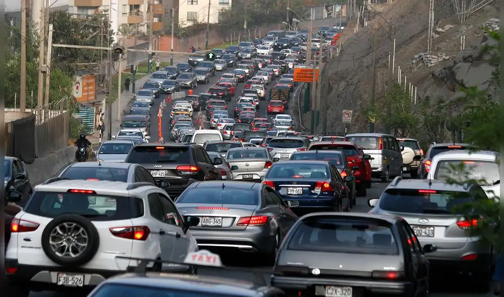 Congestión vehicular continúa en  La Molina y Surco [FOTOS]
