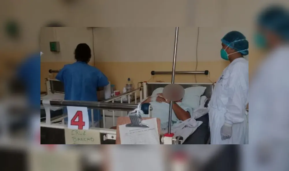 Producto del exceso de tiempo de estar echado, el hombre de 50 años ha desarrollado una escara debajo de la columna. (Foto: Jaclyn Arévalo Vargas) Producto del exceso de tiempo de estar echado, el hombre de 50 años ha desarrollado una escara debajo de la columna. (Foto: Jaclyn Arévalo Vargas)