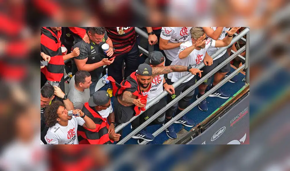 ‘Gabigol’ festejó en Brasil con ataúd de River Plate y encendió el debate [FOTOS]