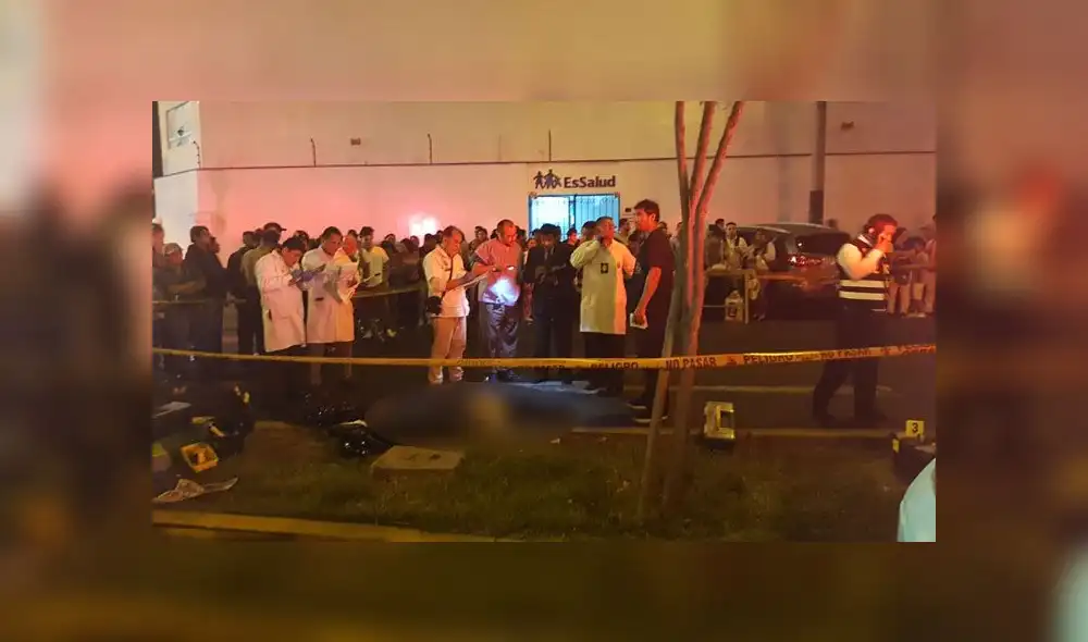 Antes de la balacera, los cómplices de los delincuentes en moto habrían estado siguiendo a los ocupantes de la camioneta. (Foto: Joel Robles / La República) Antes de la balacera, los cómplices de los delincuentes en moto habrían estado siguiendo a los ocupantes de la camioneta. (Foto: Joel Robles / La República)