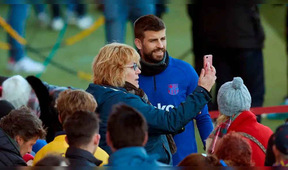 Gerard Piqué y su familia reciben insultos en el derbi Barcelona vs. Espanyol.