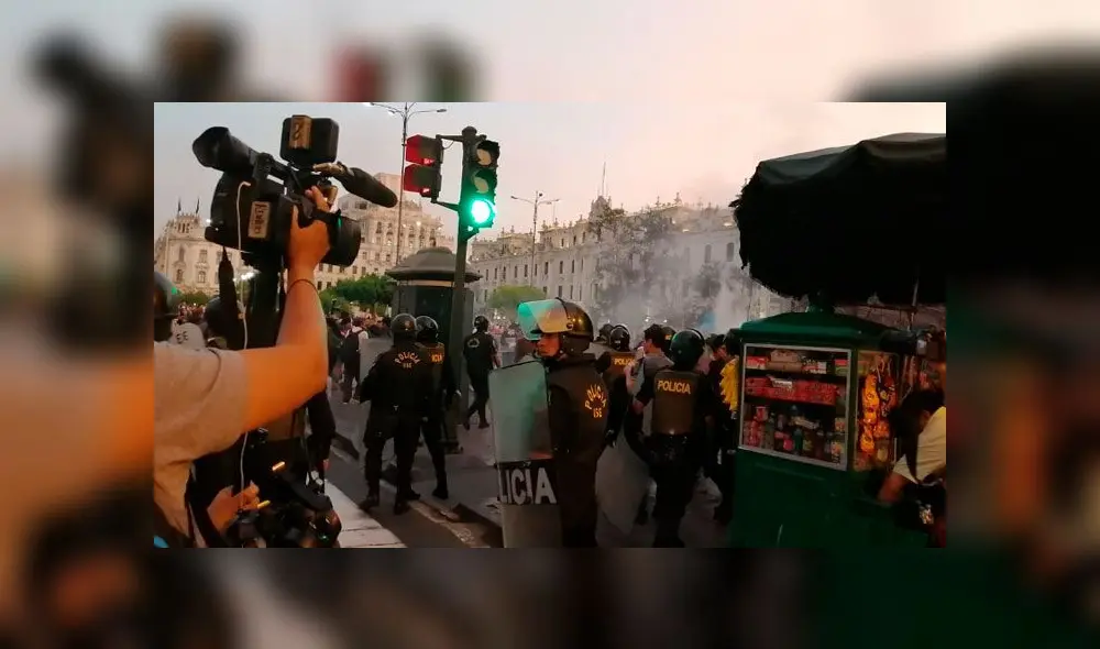 Metropolitano: PNP dispersa a escolares que protestaban para que pasaje retorne a 50 céntimos [FOTOS y VIDEO]