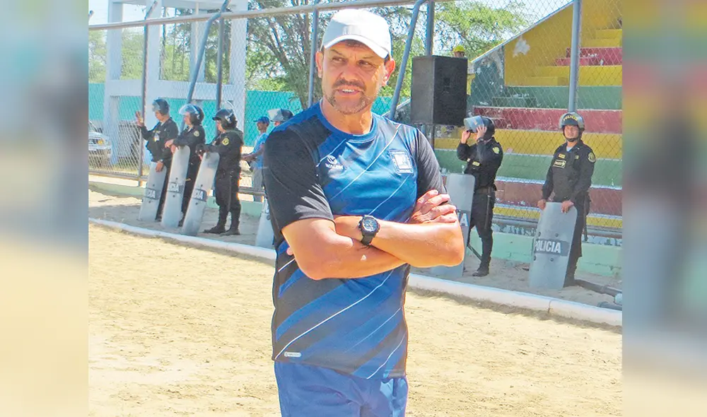 Gustavo Roverano dirigiendo un partido de la Liga 1. | Foto: GLR Gustavo Roverano dirigiendo un partido de la Liga 1. | Foto: GLR