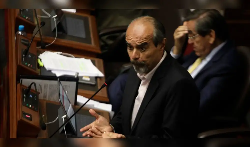 Critican a Mauricio Mulder por decir que exministro Saavedra debería estar preso