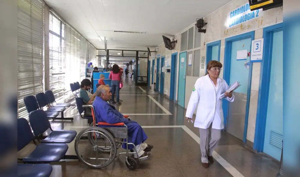 HUELGA MEDICA EN  AREQUIPA, EN ESSALUD Y EN EL HOSPITAL GENERAL HONORIO DELGADO FUE ACATADA POR EL PRESONAL MEDICO. 